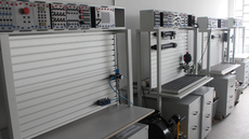 #pratodosverem: Imagem mostra Laboratório de Hidráulica e Pneumática do Campus Santos Dumont do IF Sudeste MG. Laboratórios serão muito usados para atividades práticas durante o curso técnico em Infraestrutura Escolar.