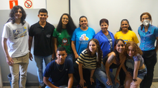 #pratodosverem: Imagem mostra equipes da UBS e do projeto, além de estudantes que participaram da atividade.