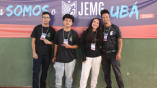 #pratodosverem: Imagem mostra estudantes Gabriel Berg, Cauê Ferreira e Maria Rita de Pádua ao lado do servidor Leonardo Jardel, durante a etapa regional do Jemg 2024.