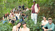 #pratodosverem: Imagem mostra estudantes e professores durante aula de campo no Museu de Cabangu