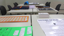 #pratodosverem: Imagem mostra jogos didáticos dispostos sobre mesas do Laboratório de Matemática do Campus Santos Dumont do IF Sudeste MG.