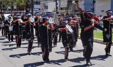 #pratodosverem: Imagem mostra banda Falcões / Fanif se apresentando em desfile cívico-militar em Santos Dumont