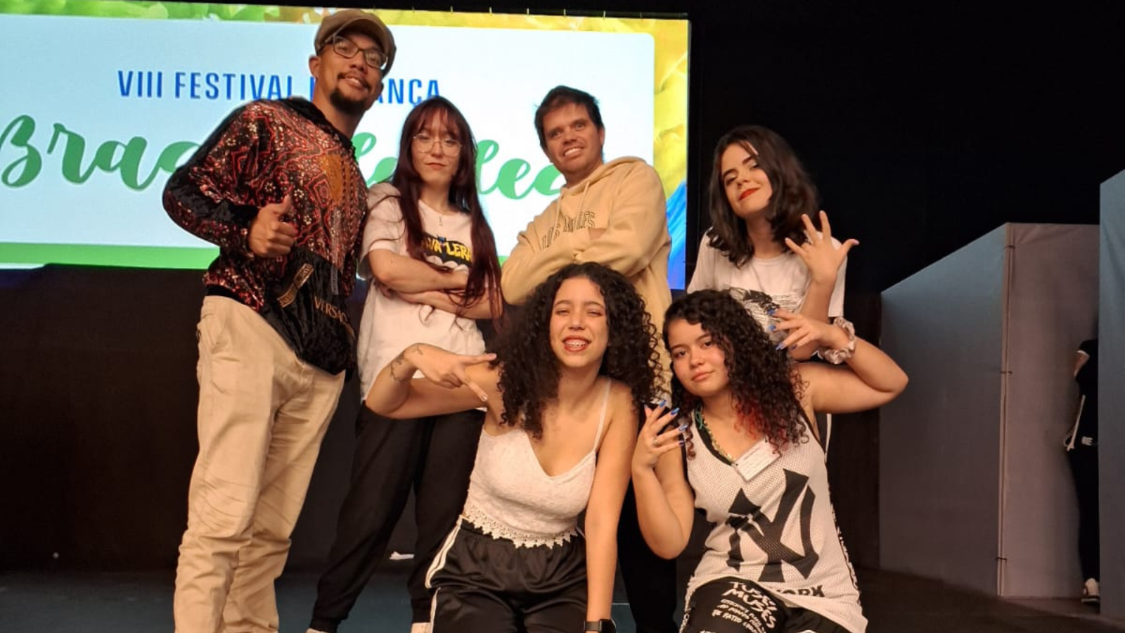Just Dance Crew.png