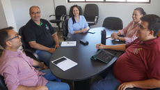 #pratodosverem: Imagem mostra representantes do IF Sudeste MG e da Secretaria Municipal de Educação e Cultura