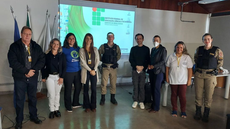 #pratodosverem: Imagem mostra profissionais do Creas-SD, da 63ª Cia. de PMMG e do IF Sudeste MG no contexto de palestra sobre combate às drogas realizada na última sexta-feira. Foto originalmente publicada pelo Creas-SD.