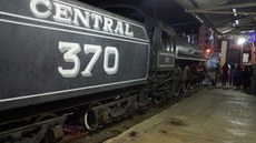 #pratodosverem: A imagem mostra a Locomotiva Zezé Leone, ao lado do Centro Cultural, durante atividade prática do curso técnico em Guia de Turismo.