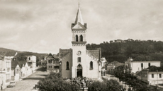 #pratodosverem: Imagem mostra antigo Centro de Santos Dumont, na região da Praça Cesário Alvim. Foto aparece na capa da segunda edição do livro "Contos da Cidade de Santos Dumont".