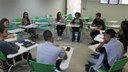 #pratodosverem: Imagem mostra aula de Espanhol conduzida pela professora Soledad Pedernera em 2019, no Campus Santos Dumont. Alunos e professora interagem em roda de conversa.