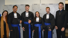 #pratodosverem: Imagem mostra formandos de Licenciatura em Matemática ao lado de professores do curso