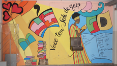 #pratodosverem: Imagem mostra novo painel artístico do Campus Santos Dumont do IF Sudeste MG, no hall da Biblioteca