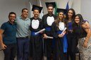 #pratodosverem: Imagem mostra formandos Dener Ribeiro, Gabriel Corrêa e Marcella Alves ao lado de colegas de curso. Da direita para a esquerda: Geraldo Menezes, Vangelis Canêdo, Dener, Gabriel, Marcella, Maria Eduarda de Castro e Juliana Vitorelli.