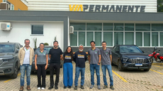 #pratodosverem: Imagem mostra professores do Campus Santos Dumont ao lado de representantes da Via Permanente, na sede da empresa
