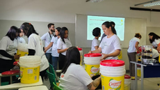 #pratodosverem: Imagem mostra aula do curso de Compostagem como Geração de Renda, do projeto Aroari, no IF Sudeste MG