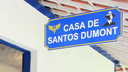 #pratodosverem: Imagem mostra placa com indicação "Casa de Santos Dumont", no Museu de Cabangu.