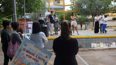 #pratodosverem: A imagem mostra um livro e pessoas na Praça da Bíblia, em Santos Dumont. Unidade do IF Sudeste MG já realizou outros eventos no local, que recebe neste sábado o "IF na Praça" organizado pelo projeto (R)Existências.