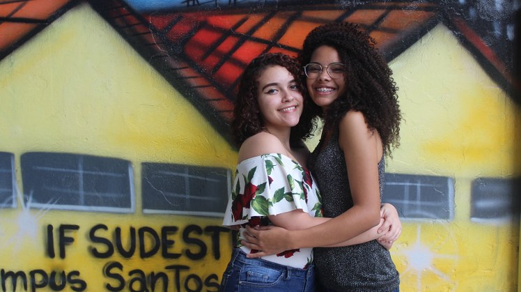 #pratodosverem: A imagem mostra as estudantes Nicole Chaves e Karen Lopes