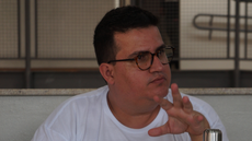 #pratodosverem: Imagem mostra professor Tiago Fávero durante sua apresentação.