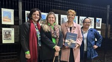 #pratodosverem: Imagem mostra Ana Maria Marques Dias (Divisão de Arquivo Público e Patrimônio Cultural), professora Geísa Soares, Rosa de Fátima Machado Pinheiro (Divisão de Arquivo Público e Patrimônio Cultural) e Sinomea Gomes (Biblioteca Municipal). Foto cedida pela professora Geísa Soares.