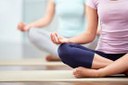#paratodosverem mulheres sentadas em posição de meditação