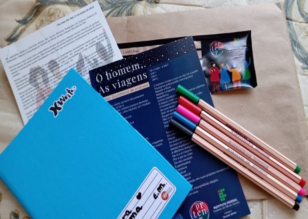 Kits distribuídos aos alunos do Ensino Médio