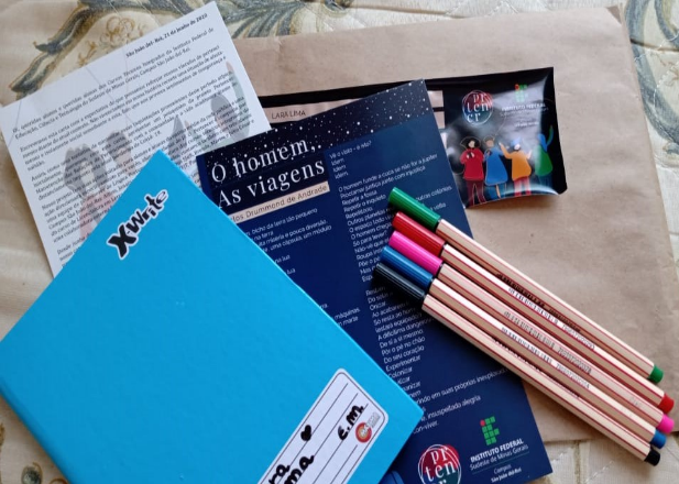 Kits distribuídos aos alunos do Ensino Médio