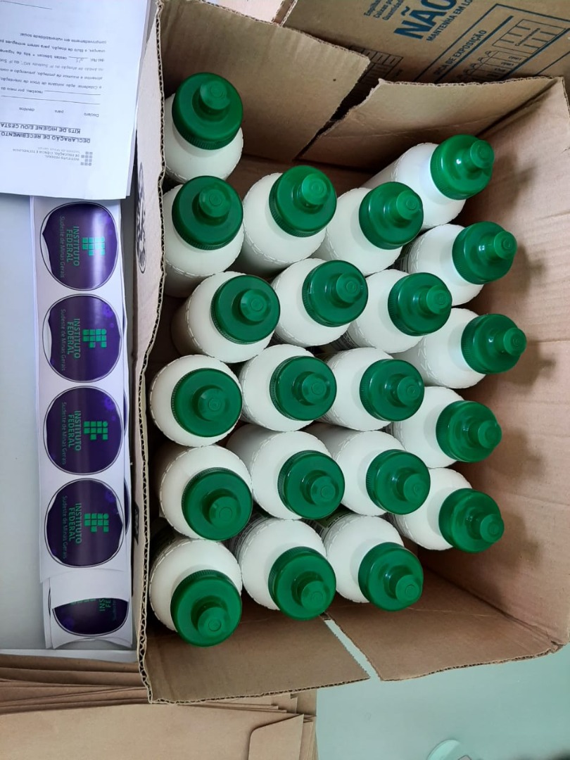 Doação de sabão líquido e álcool em gel de Projeto de Extensão