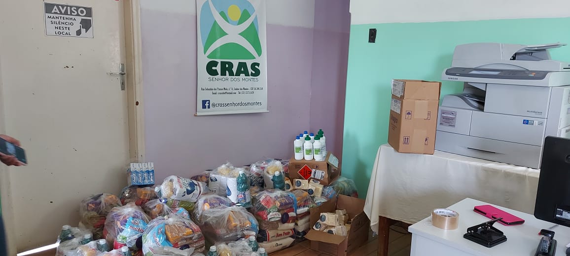 Entrega das doações das 21 cestas no CRAS Senhor dos Montes