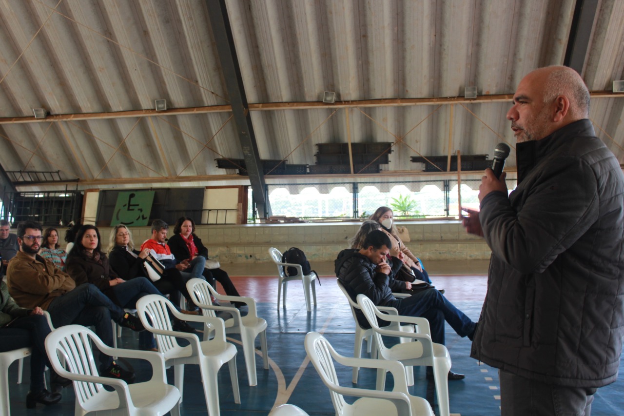 André Diniz apresenta o balanço de uma no de gestão e conversa com servidores
