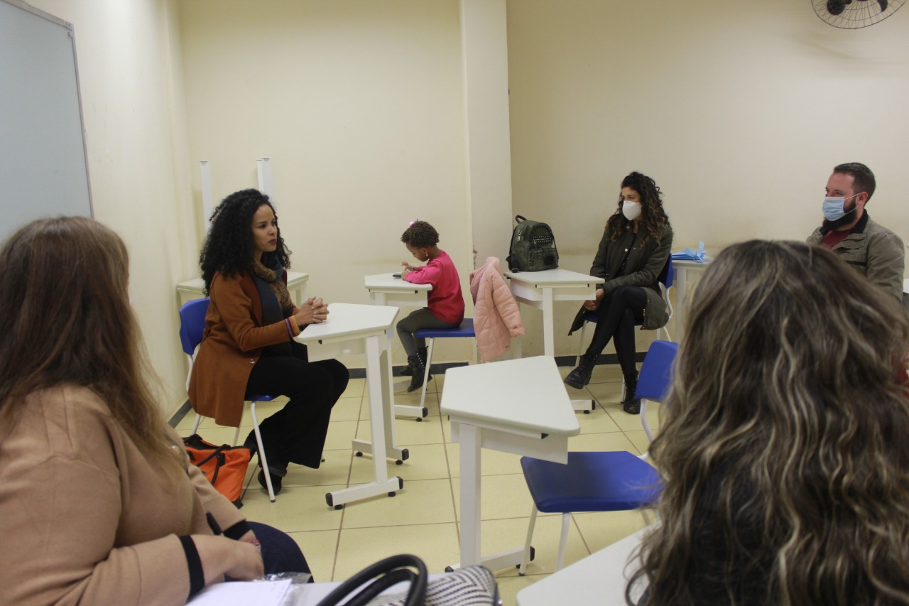 Rosana Machado bate um papo com servidores da Extensão e docentes com projetos extensionistas