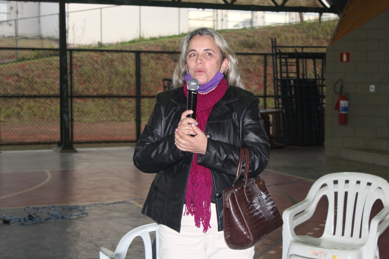 Teresinha fala no encontro com servidores