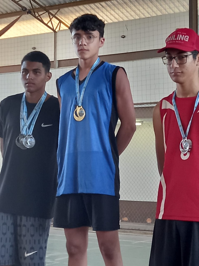 aluno Gabriel 1 lugar salto em distância atletismo Barbacena.jpeg