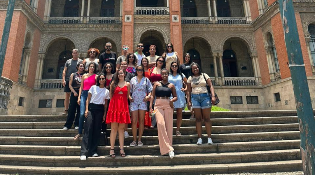 ALUNOS DO ENSINO MÉDIO INTEGRADO FAZER VISITA TÉCNICA NA FIOCRUZ