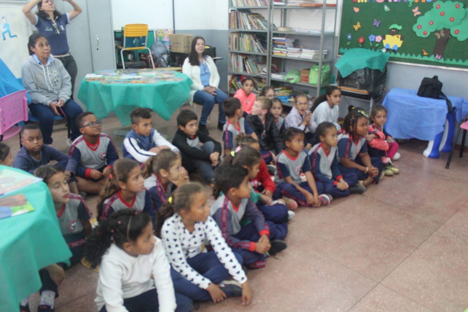 PROJETO DE EXTENSÃO E NEABI ENTREGA LIVROS NA COMUNIDADE QUILOMBOLA DE CURRALINHO DOS PAULAS