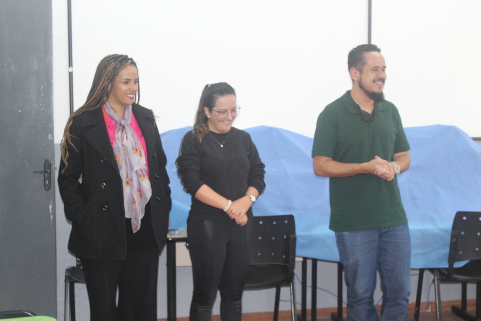 PROJETO DE EXTENSÃO E NEABI ENTREGA LIVROS NA COMUNIDADE QUILOMBOLA DE CURRALINHO DOS PAULAS