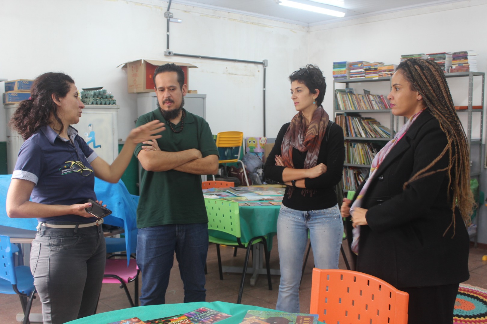 PROJETO DE EXTENSÃO E NEABI ENTREGA LIVROS NA COMUNIDADE QUILOMBOLA DE CURRALINHO DOS PAULAS