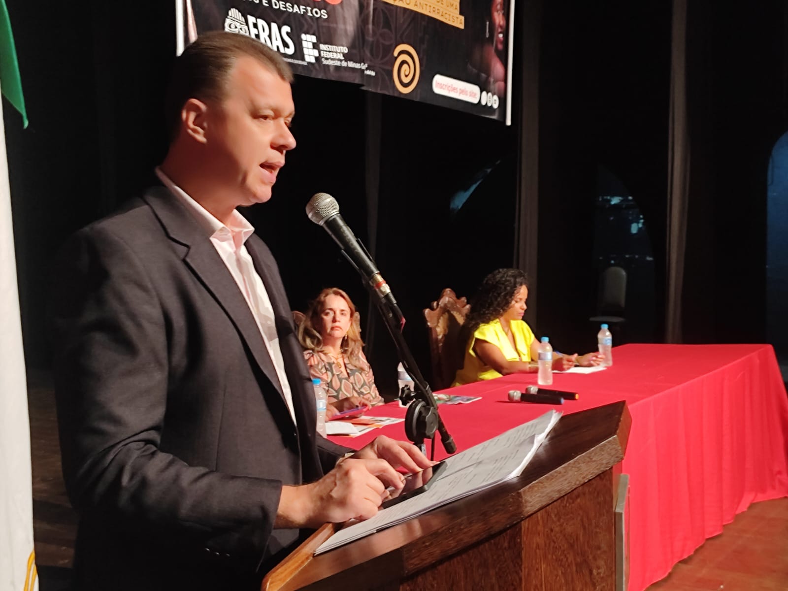 Confira o que rolou na conferência da noite do dia 04. Fala do Professor José Manoel