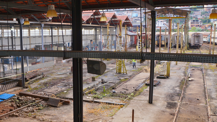 #pratodosverem: Imagem mostra pátio ao lado do Bloco 1 após reorganização dos veículos ferroviários